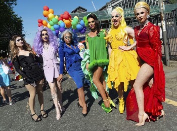 Drag queens at pride parade, | Free Photo - rawpixel