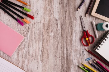 Drawing set on table Free Photo