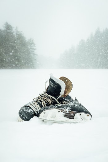 Dusted off the old skates for a hike back into the woods in the middle of snow storm to get this lake to myself.