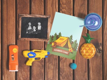 Editable flat lay cover mockup with summer elements Free Psd