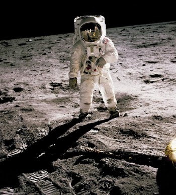 Edwin Aldrin walking on the lunar | Free Photo - rawpixel