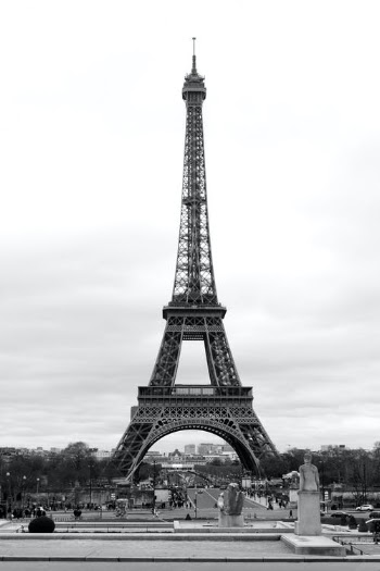 Eiffel Tower against cloudy sky · Free Stock Photo