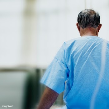 Elderly man in quarantine due to Coronavirus infection | Free  photo - 2300049