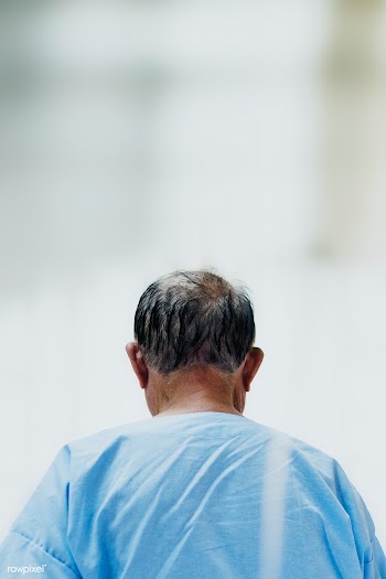 Elderly man in quarantine due to Coronavirus infection | Free  photo - 2300053