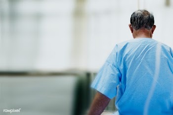 Elderly man in quarantine due to Coronavirus infection | Free  photo - 2300055