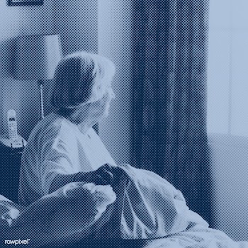 Elderly woman alone at home during social isolation due to Covid-19 pa.. | Free  photo - 2300729