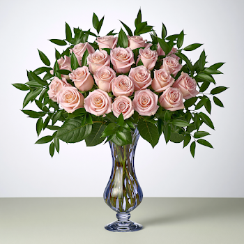 Elegant Pink Rose Arrangement in Clear Glass Vase