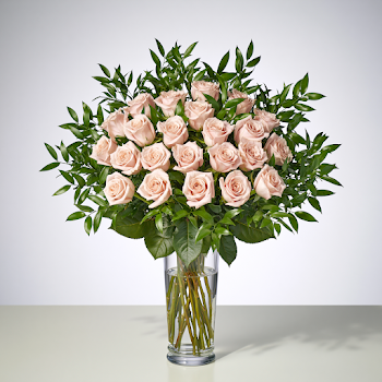 Elegant Pink Rose Bouquet in Clear Glass Vase