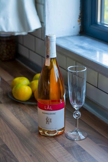 Elegant Rosé Wine with Glass and Fresh Apples