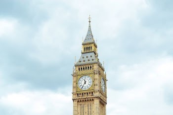 Elizabeth's Tower at 11:35 during daytime