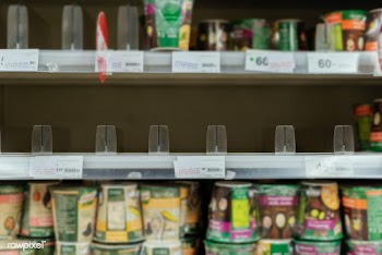 Empty shelves at a grocery store | Free  photo - 2302445