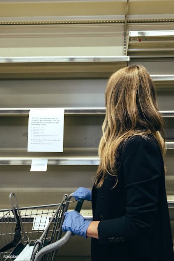 Empty shelves at the supermarket due to COVID-19 panic | Free  photo - 2315504