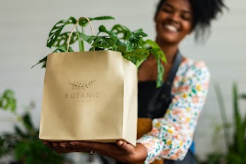 Environmentally friendly bag for plant shop  | Free stock photo | High Resolution image