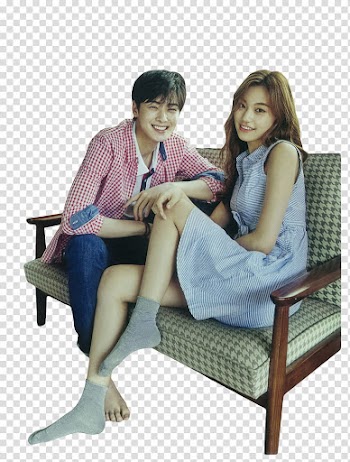 Eunwoo Y Doyeon, smiling man and woman sitting on brown wooden framed padded sofa transparent background PNG clipart