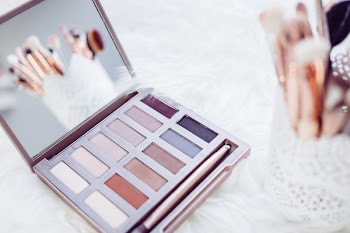 Eyeshadows and makup brushes 2