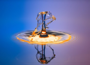 Falling water splash - Freeze frame motion drop stock photo