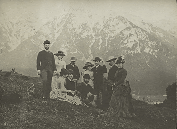 Family & Friends at Mittenwalk | Free Photo - rawpixel