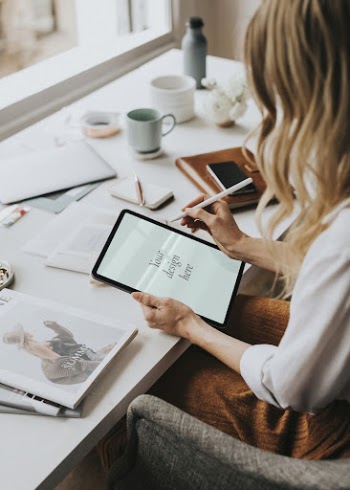 Fashion designer using digital tablet | Free Photo - rawpixel