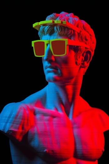fashionable ancient statue with VR glasses