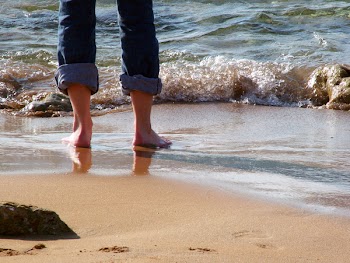 Feet_in_water.jpg