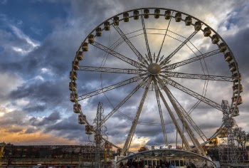 Ferris Wheel Underneath Cloudy Day
