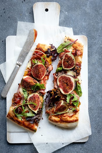 Figs lettuce mozzarella pizza healthy food recipe