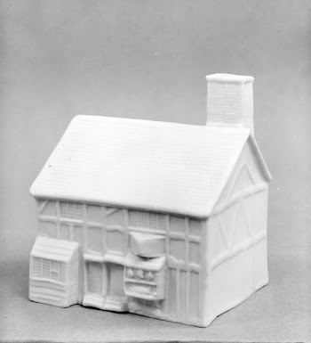 Figure of William Shakespeare's Birthplace | Free Photo - rawpixel