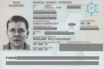 File:Norwegian passport - Personal details page.png - Wikimedia ...