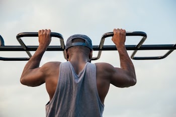 Fitness Man Chin Ups