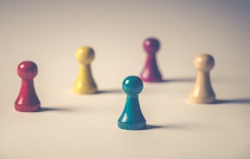 Five Assorted-color Chess Pieces