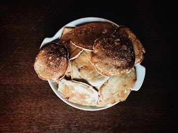 flat bread in plate on table