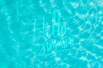Flat lay copyspace mockup at swimming pool Free Psd
