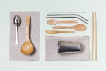 Flat lay zero waste arrangement on green background Free Photo