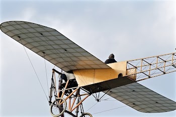 Flying Kitty Hawk