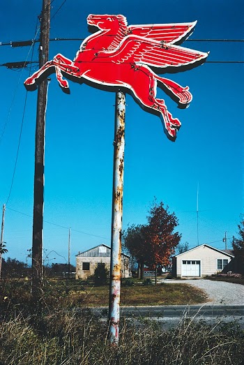 Flying red horse Mobil sign, Route 60B,… | Free public domain photo