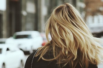 focus photo of woman in black shirt