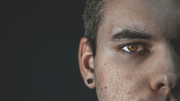 focus photography of man