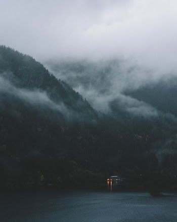 foggy mountain during daytime
