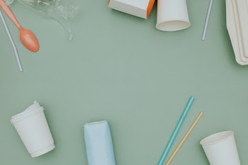 Food packages frame in delivery concept | Free stock photo | High Resolution image