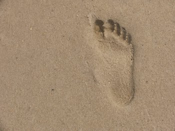 footprintinsand.jpg