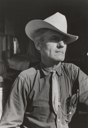 Former cowboy now traveling around the country. He is supported by a private income. Weslaco, Texas.
1939. Photographer Lee Russell