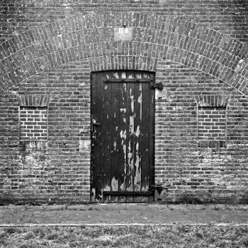 fortdoor1.jpg