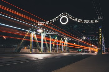 Fortunately, there were a lot of streetcars driving by this night and so it didn't take too long to capture a set of light trails that I really liked. 