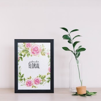 Frame mockup with floral decoration Free Psd