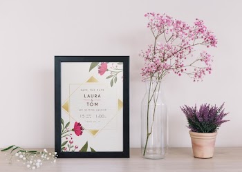 Frame mockup with floral decoration Free Psd