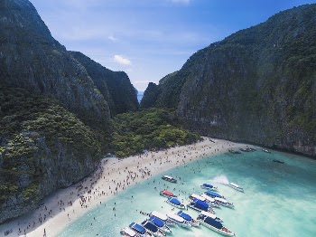 Free boats in canyon water | Free Photo - rawpixel