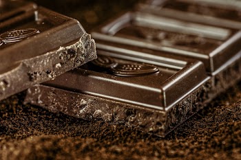 Free dark chocolate bar photo, | Free Photo - rawpixel