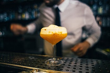 Free egg white cocktail on bar | Free Photo - rawpixel