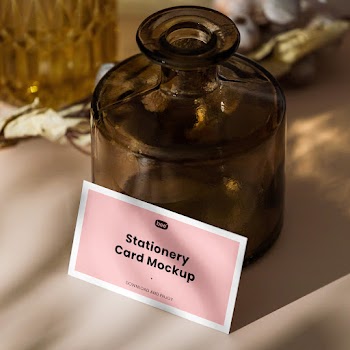 Free Horizontal Card with Vase Mockup