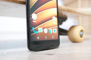 Free Photo of android, phone, skateboard
